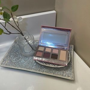 IT Cosmetics-Naturally Pretty Love Essential Palette